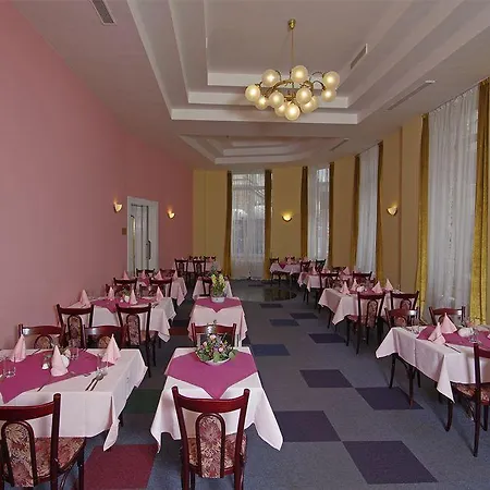 Slavia ホテル 4*